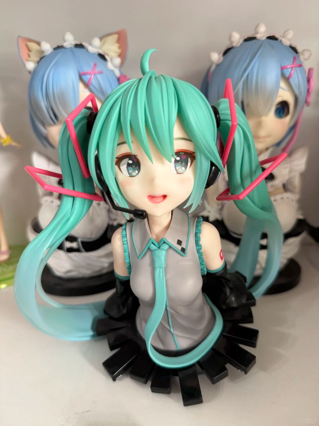 Anime Virtual Idol Hatsune Mik - đánh giá và giá Home Office Romance Manga