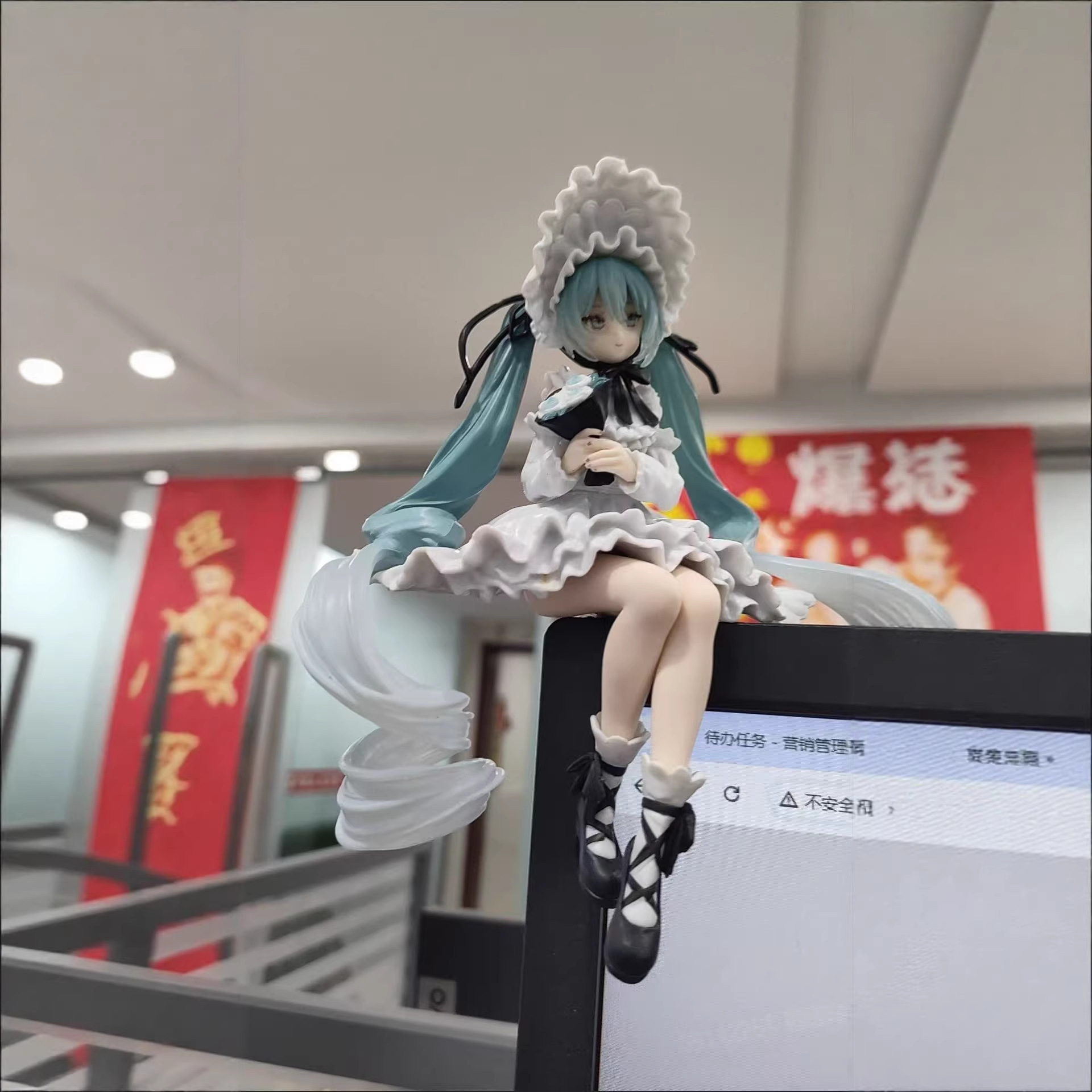 12cm Miku Anime Figure Retro B - đánh giá và giá Home Office Romance Manga